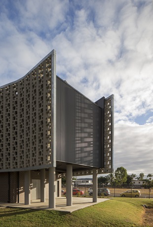 The school’s services are hidden with one of the first ever applications of BlueScope’s new COLORBOND® Metallic steel. The architects said they chose the material for its sparkling effect and in the colour Celestian™ to distinguish it from surrounding blockwork.